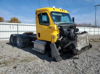  Salvage Freightliner Cascadia 1