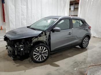  Salvage Nissan Kicks