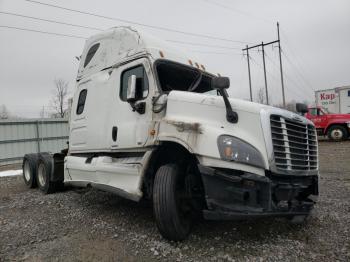  Salvage Freightliner Cascadia 1