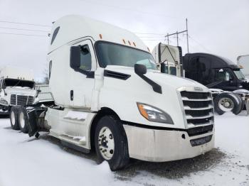  Salvage Freightliner Cascadia 1