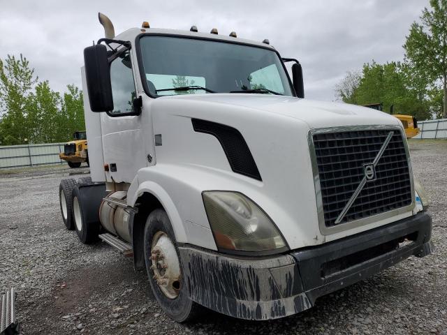  Salvage Volvo Vnl