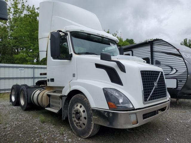  Salvage Volvo Vnl
