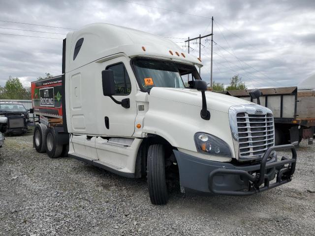  Salvage Freightliner Cascadia 1