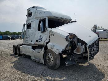  Salvage Volvo Vnl