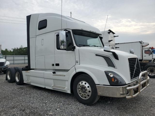  Salvage Volvo Vn