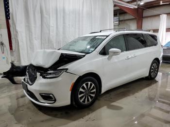  Salvage Chrysler Pacifica