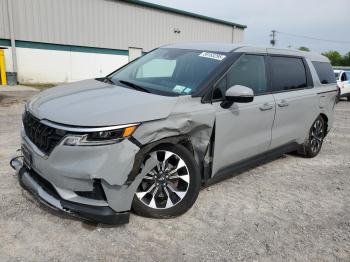  Salvage Kia Carnival