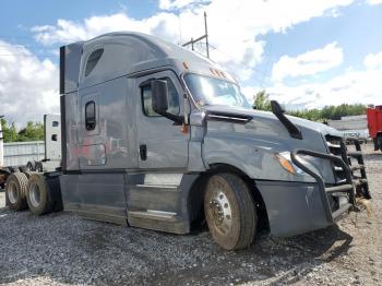  Salvage Freightliner Cascadia 1
