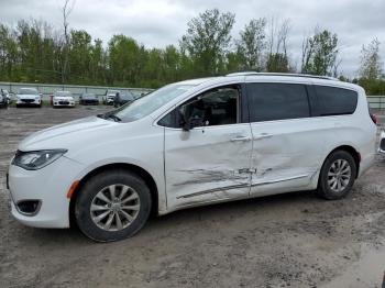  Salvage Chrysler Pacifica