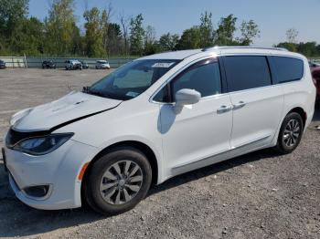  Salvage Chrysler Pacifica