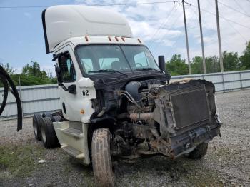  Salvage Freightliner Cascadia 1