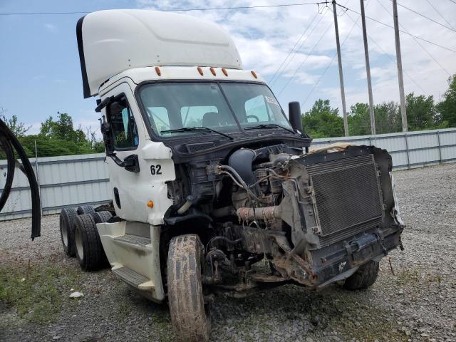  Salvage Freightliner Cascadia 1