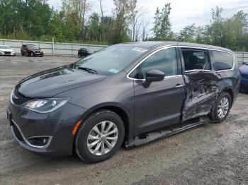  Salvage Chrysler Pacifica