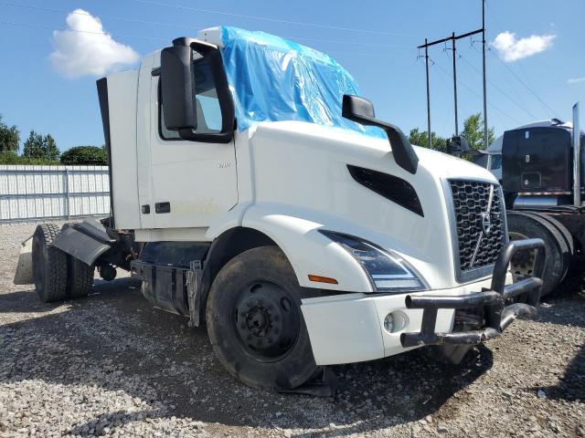  Salvage Volvo Vnr