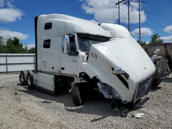  Salvage Volvo Vnl