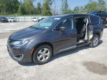  Salvage Chrysler Pacifica