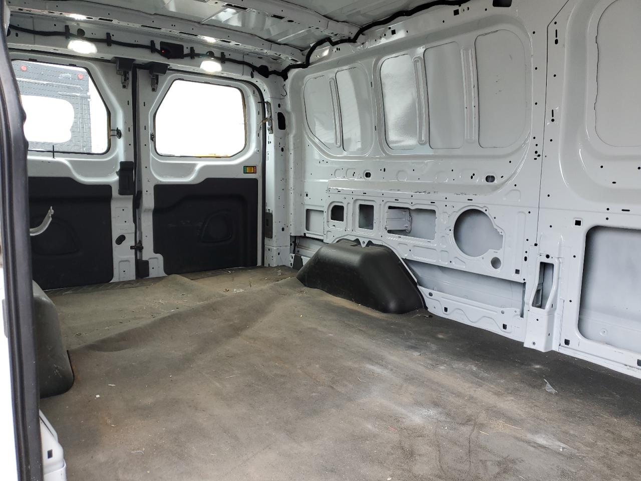 Ford Transit T-250 Image 5