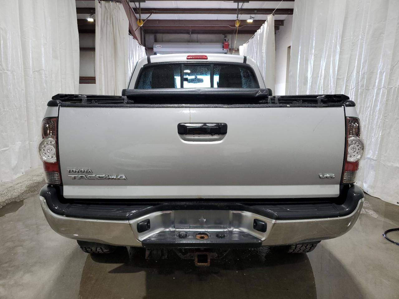 Toyota Tacoma Image 4