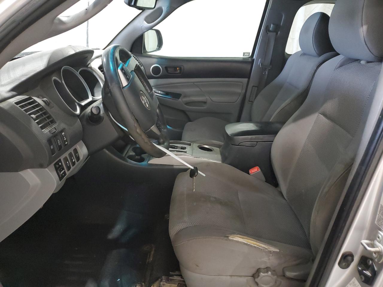 Toyota Tacoma Image 6