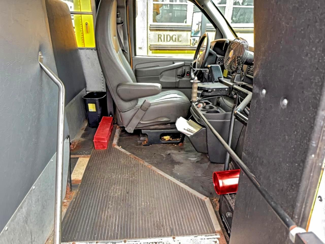 Chevrolet Express Image 8