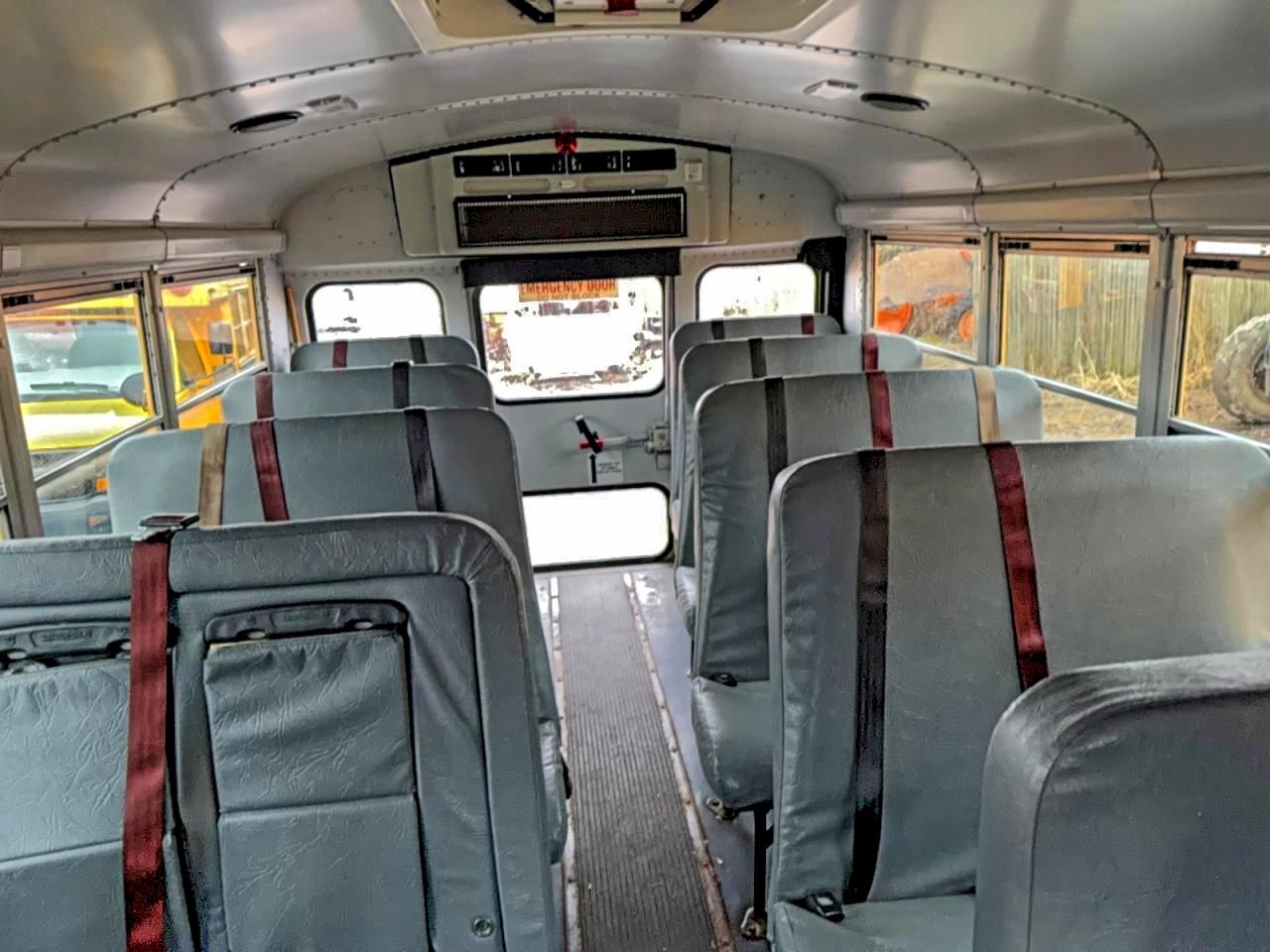 Chevrolet Express Image 4