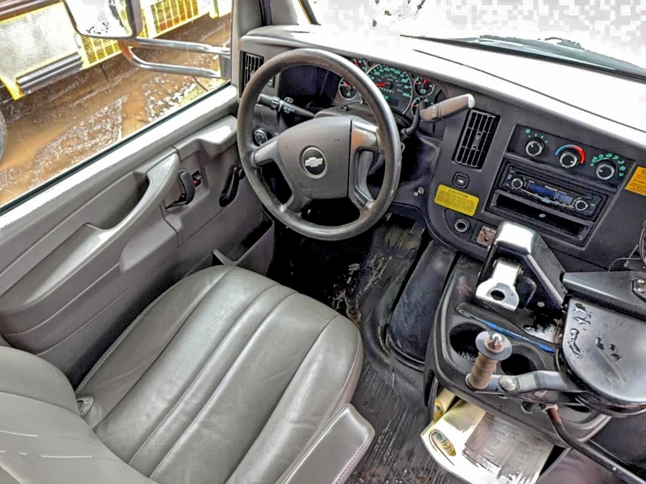 Chevrolet Express Image 10