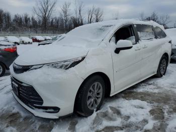  Salvage Toyota Sienna