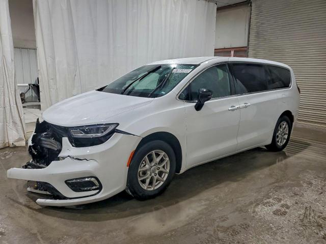  Salvage Chrysler Pacifica