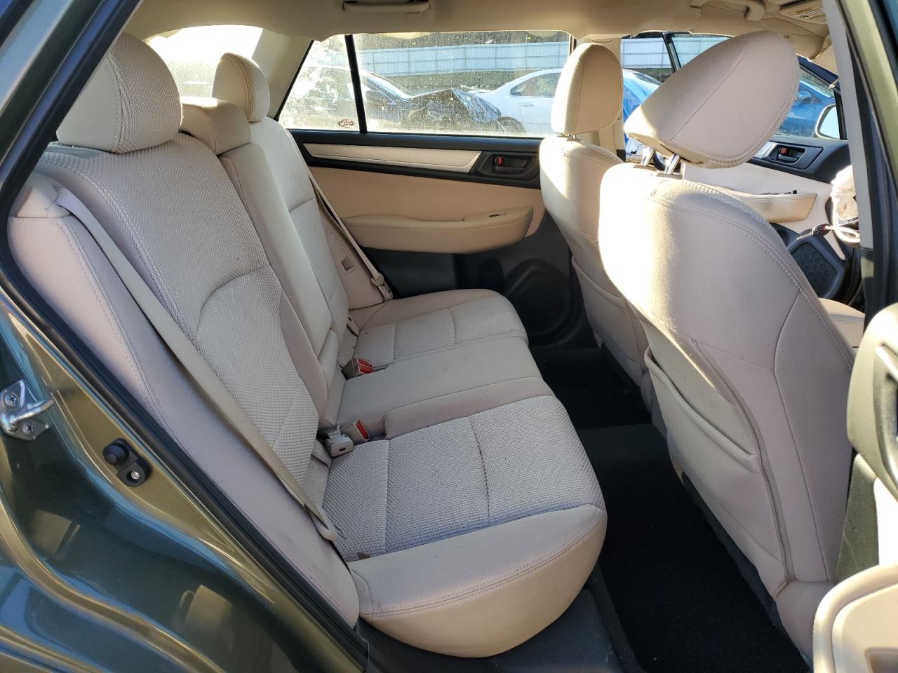 Subaru Outback 2.5i Image 13