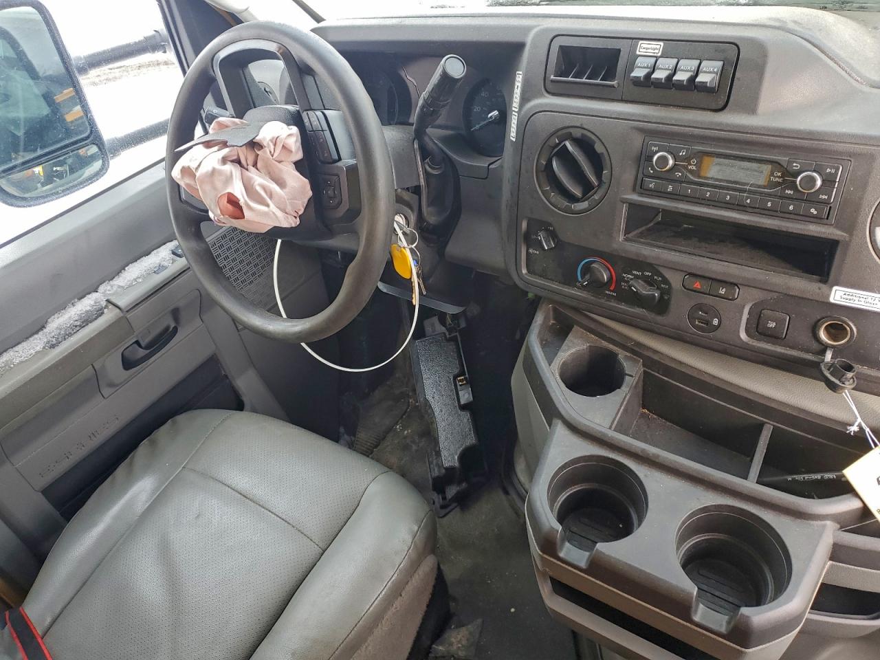 Ford E-350 E350 Super Duty Cutaway Van Image 7