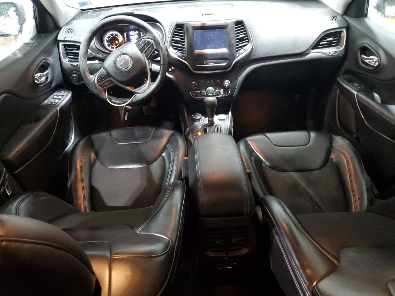 Jeep Grand Cherokee Latitude Plus Image 14