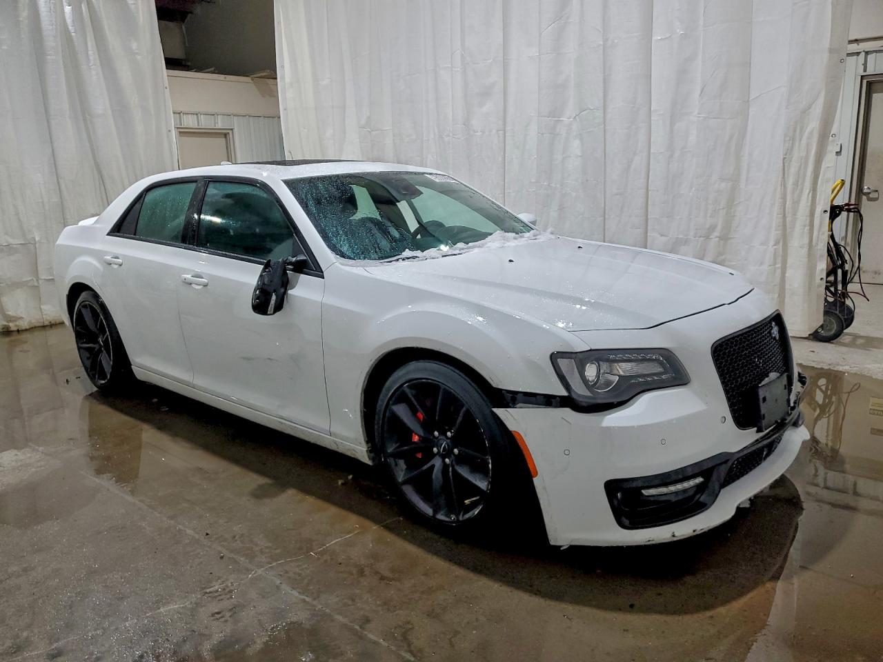 Chrysler 300 Image 4