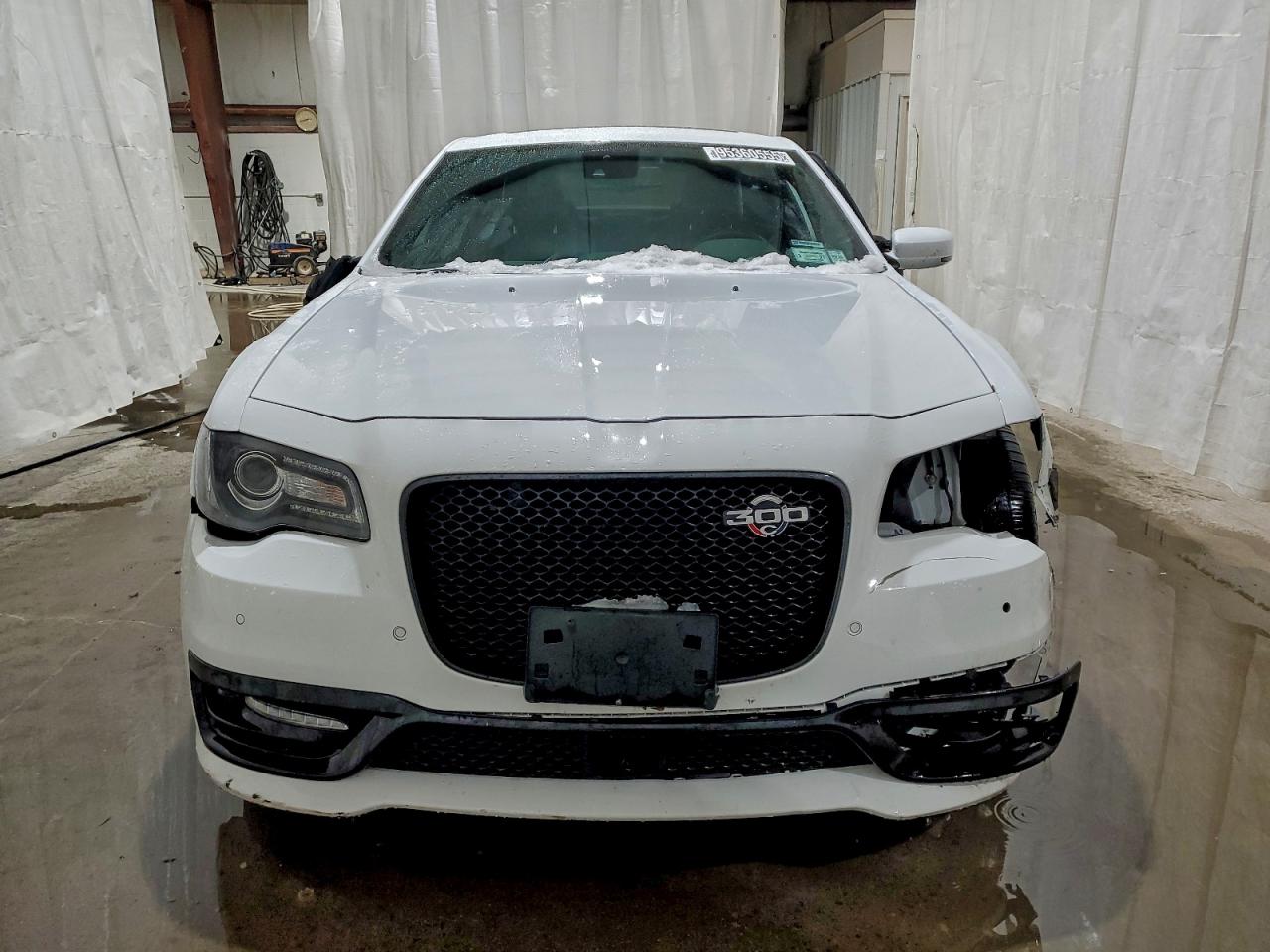 Chrysler 300 Image 9