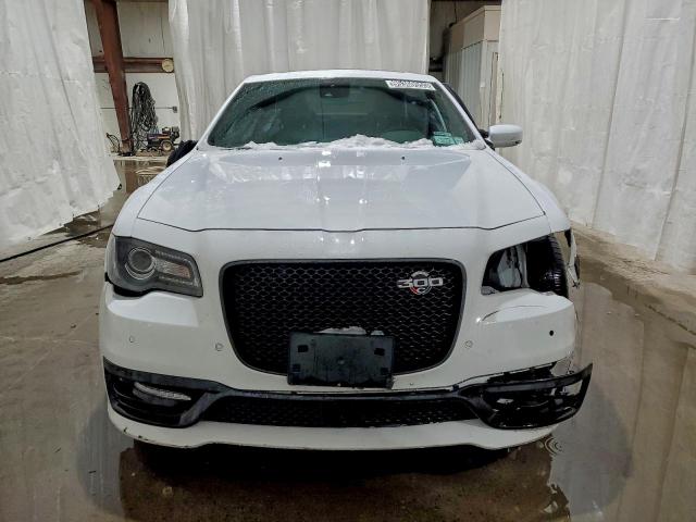 Chrysler 300 Image 9