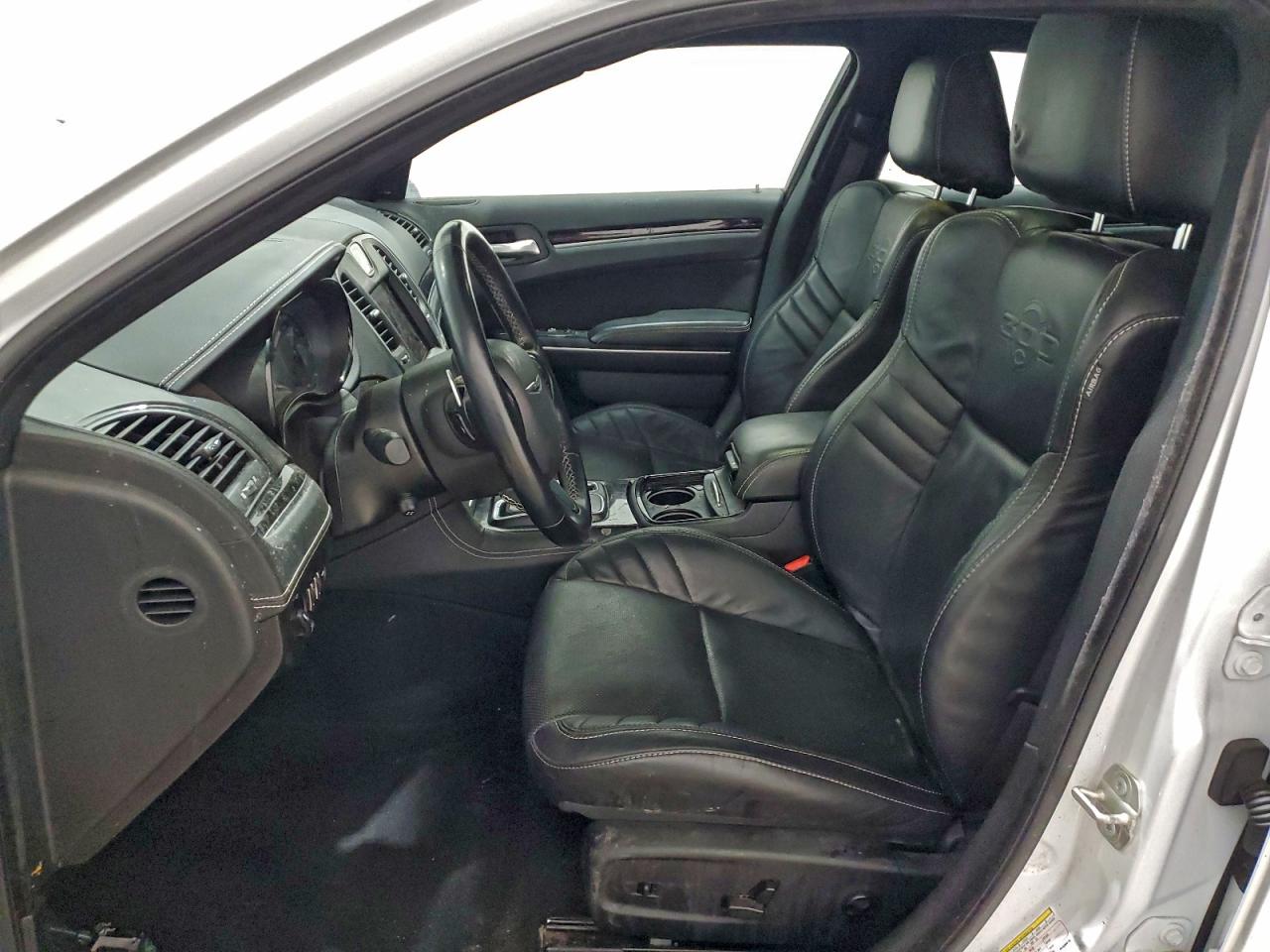 Chrysler 300 Image 8