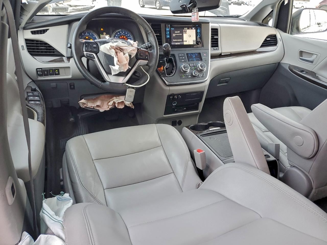 Toyota Sienna Xle Image 8