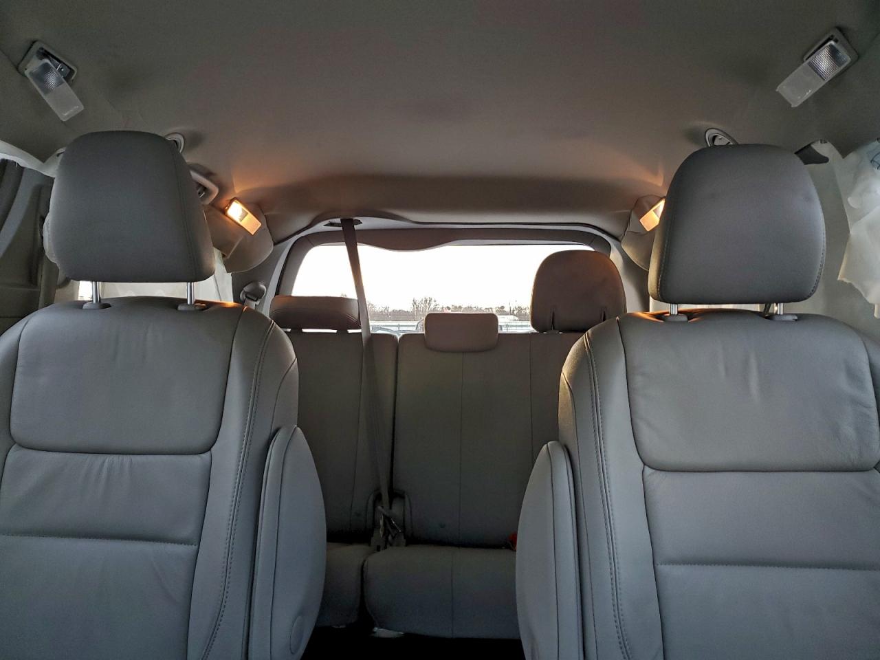 Toyota Sienna Xle Image 3