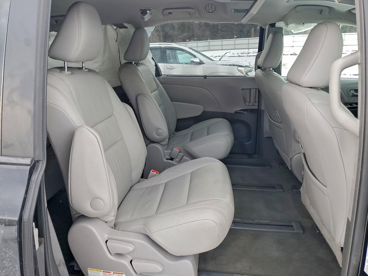 Toyota Sienna Xle Image 4