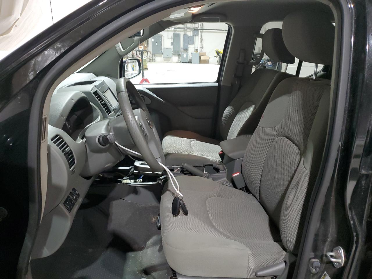 Nissan Frontier S Image 12