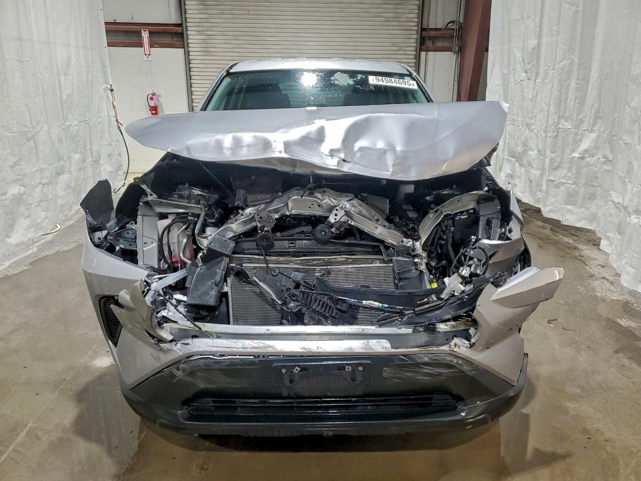 Toyota RAV4 Le Image 4