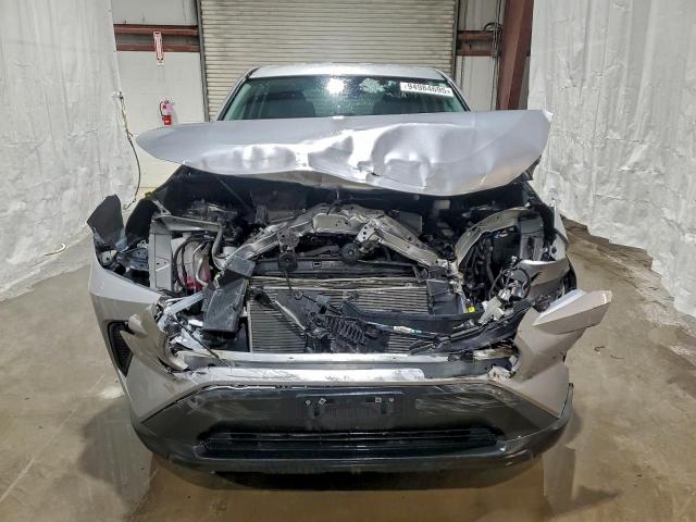 Toyota RAV4 Le Image 4