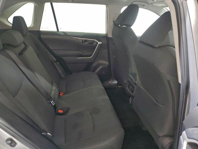 Toyota RAV4 Le Image 3