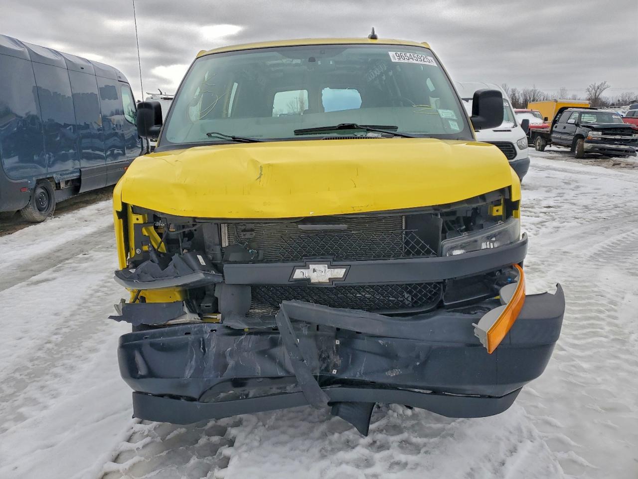 Chevrolet Express Image 6