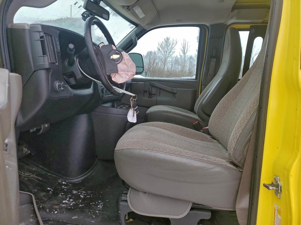 Chevrolet Express Image 4