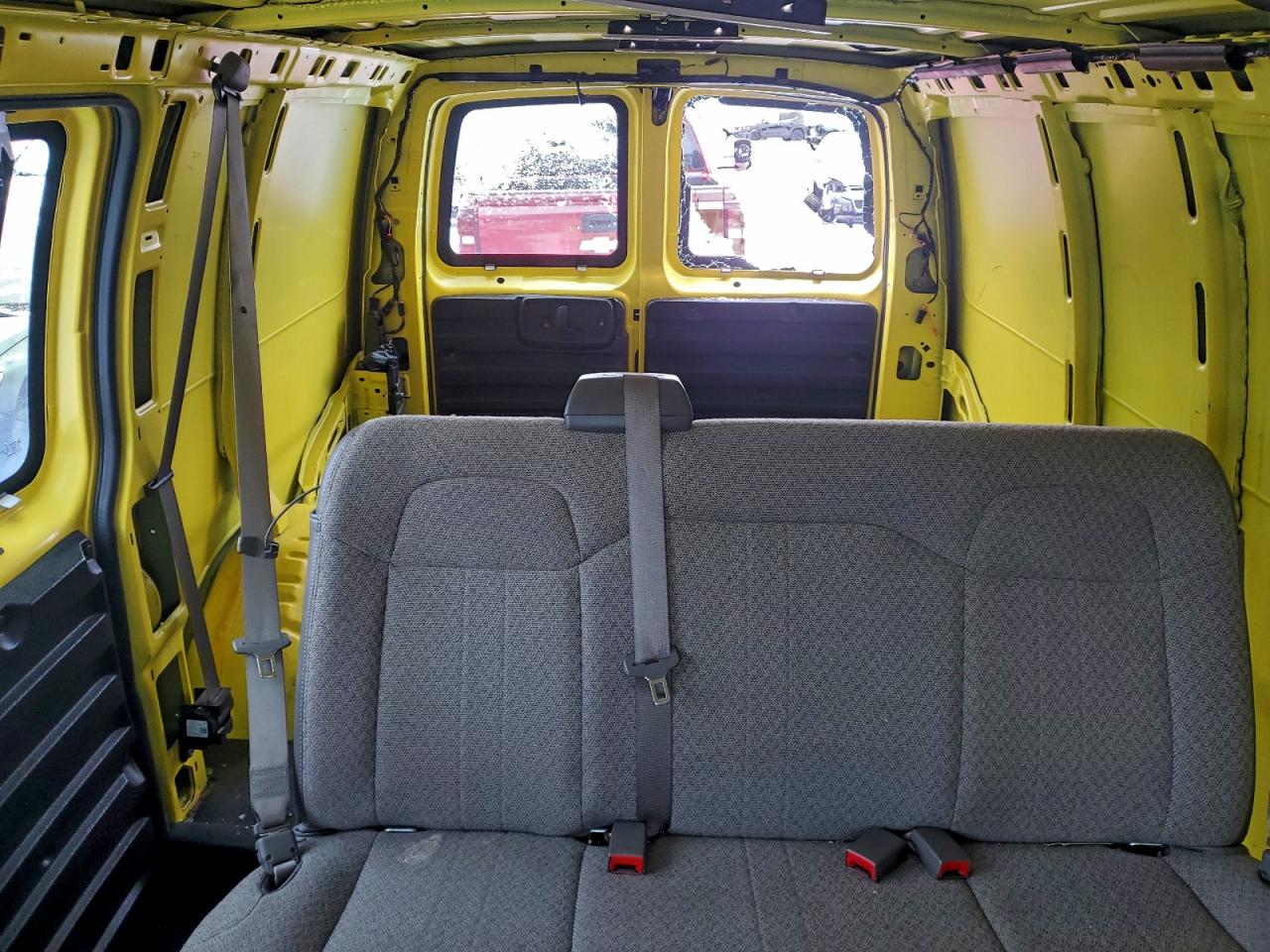 Chevrolet Express Image 9