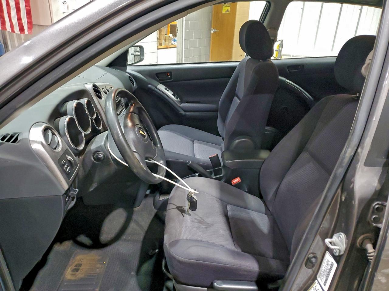 Pontiac Vibe Image 7