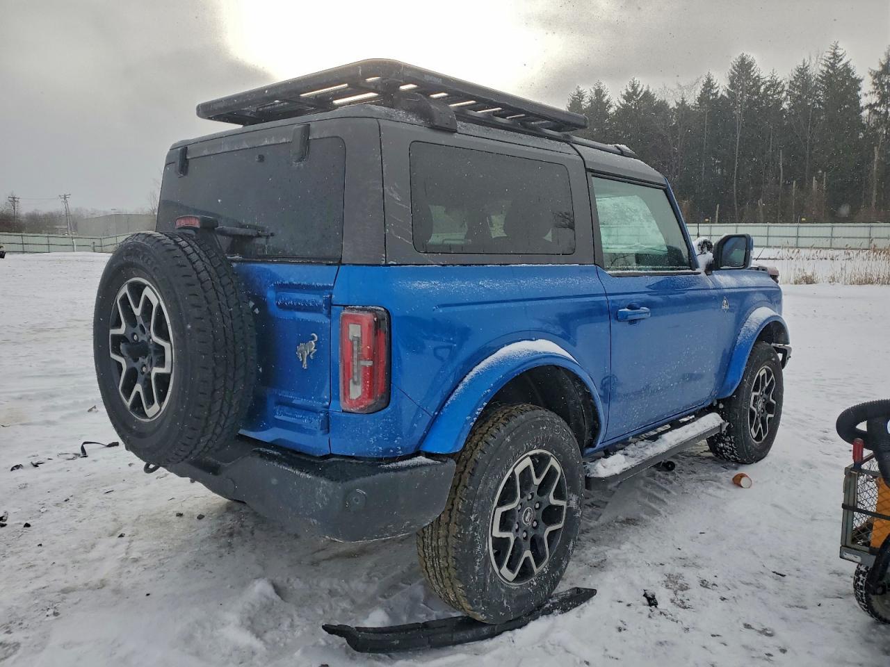 Ford Bronco Base Image 2