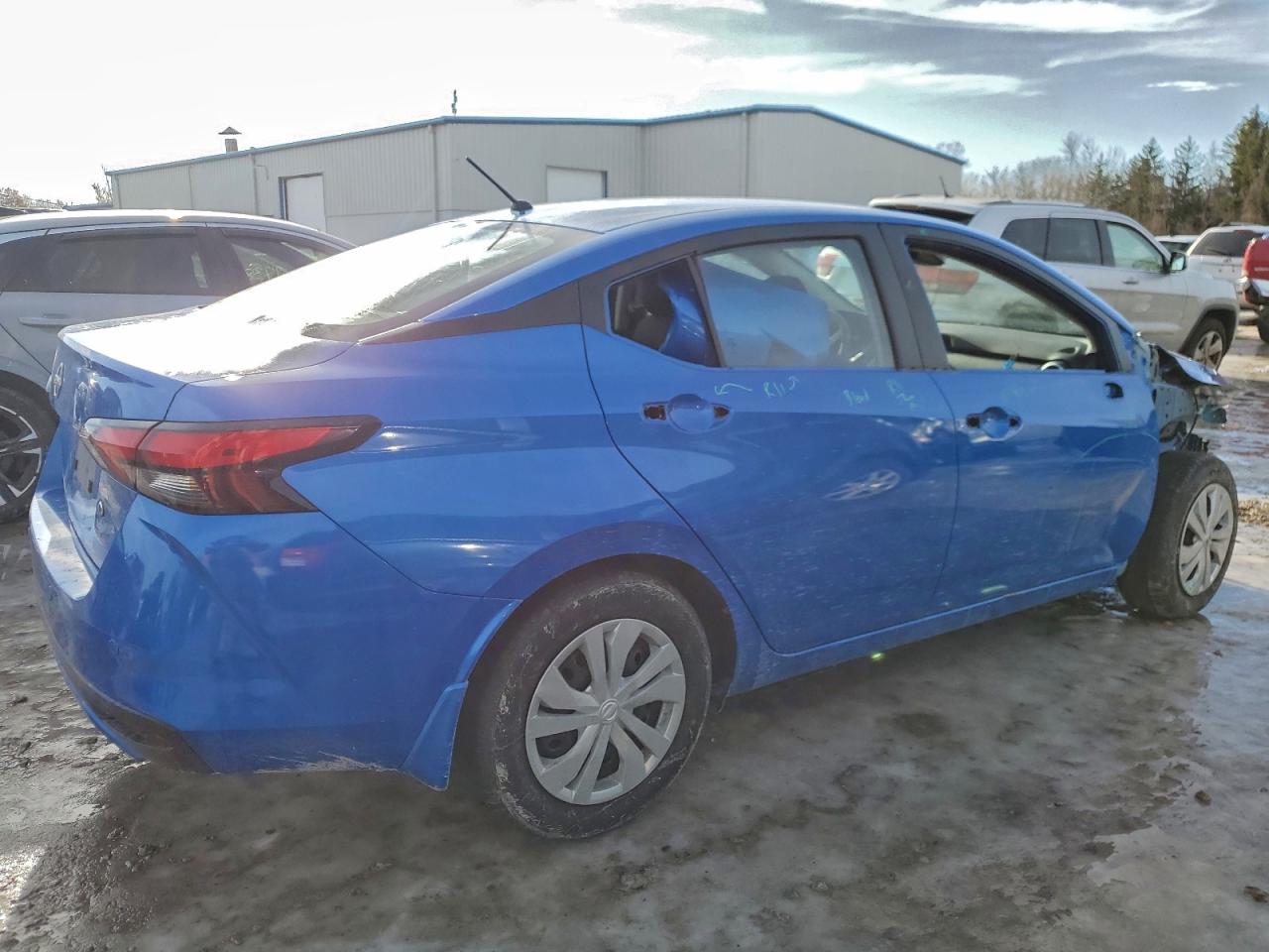 Nissan Versa S Image 4