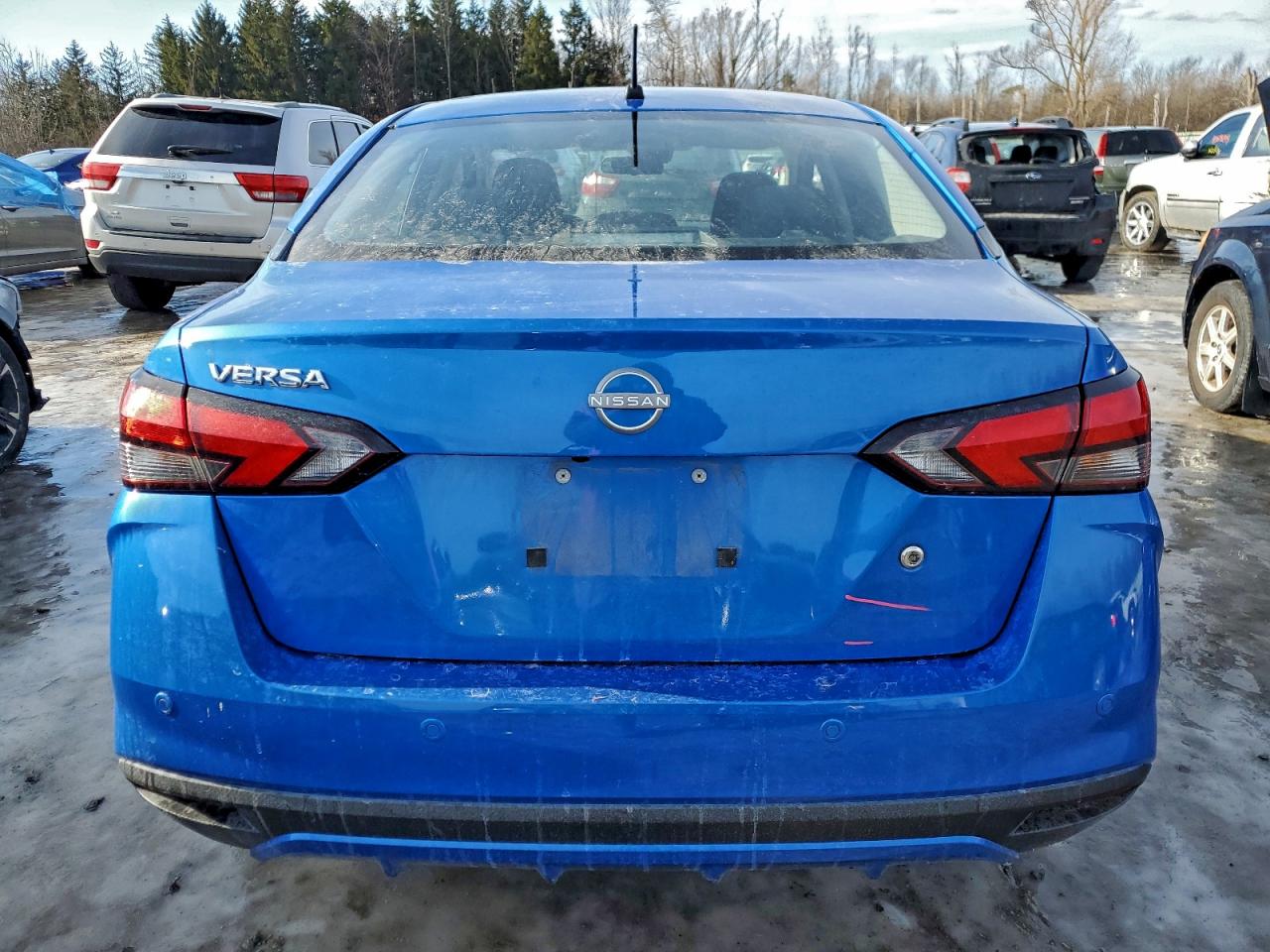 Nissan Versa S Image 11