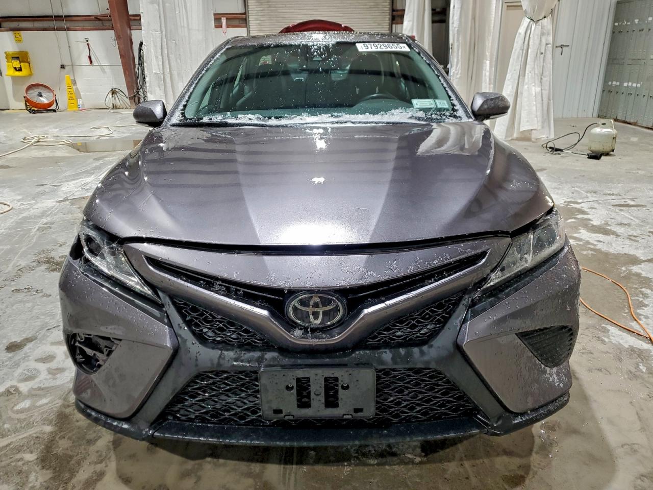 Toyota Camry Se Image 4